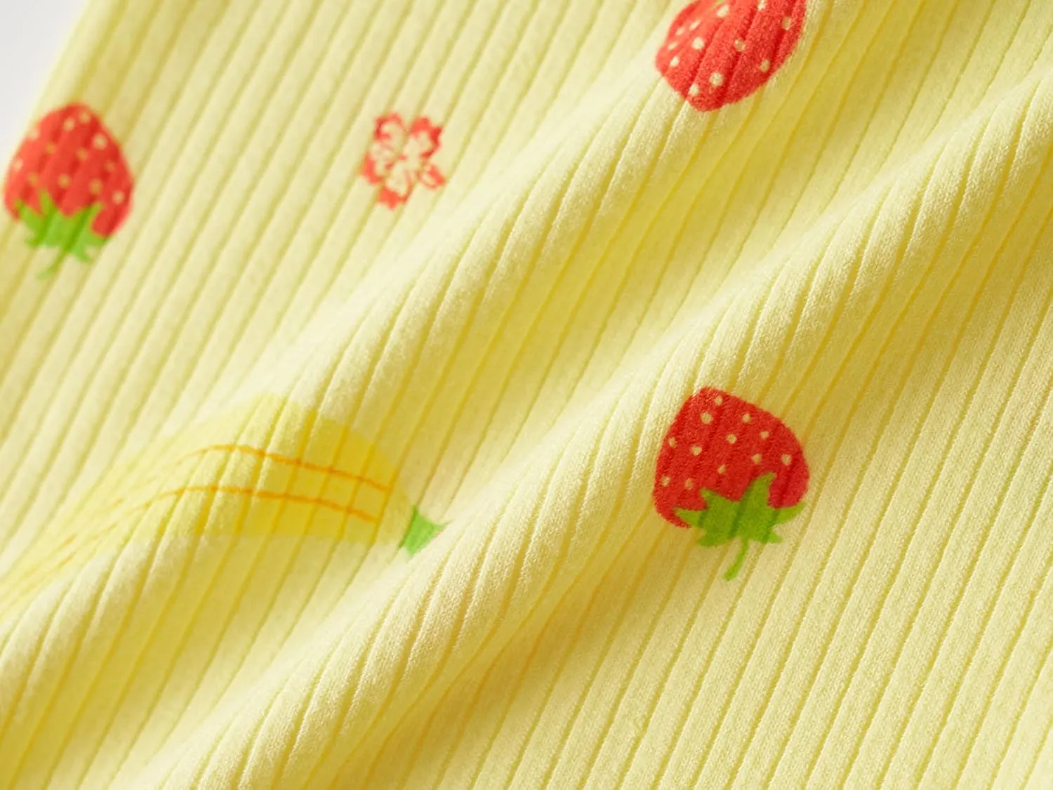 Beezizac Toddler & Little Girls Pajamas Cute Ditsy Floral/Strawberry Fruit Tee & Pants PJ Spring Set Kid Size 2T- 10