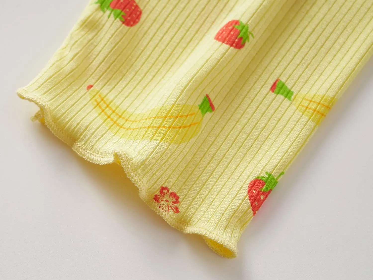 Beezizac Toddler & Little Girls Pajamas Cute Ditsy Floral/Strawberry Fruit Tee & Pants PJ Spring Set Kid Size 2T- 10