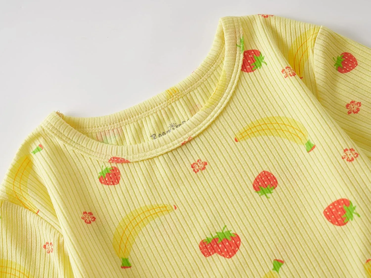 Beezizac Toddler & Little Girls Pajamas Cute Ditsy Floral/Strawberry Fruit Tee & Pants PJ Spring Set Kid Size 2T- 10
