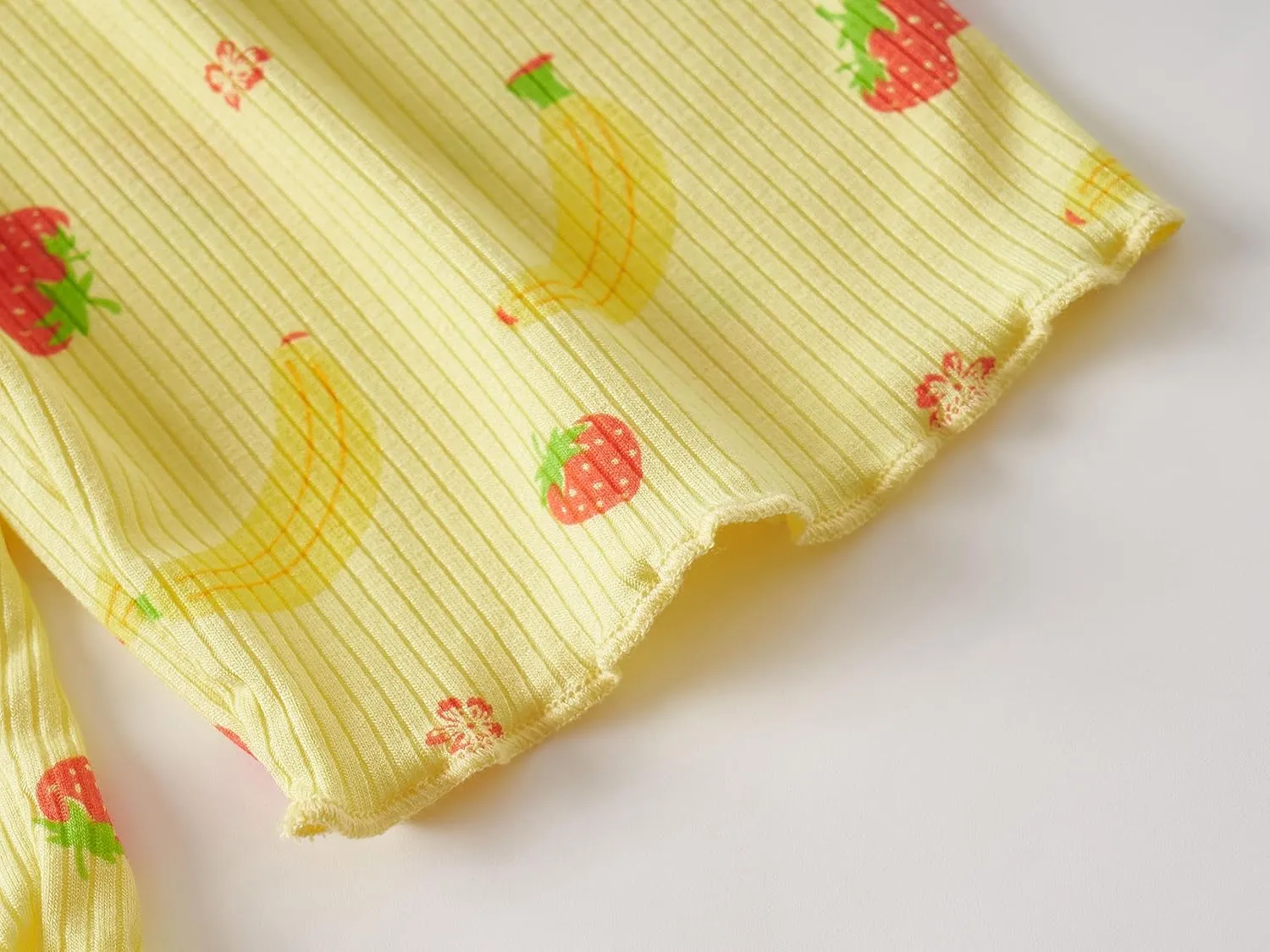 Beezizac Toddler & Little Girls Pajamas Cute Ditsy Floral/Strawberry Fruit Tee & Pants PJ Spring Set Kid Size 2T- 10
