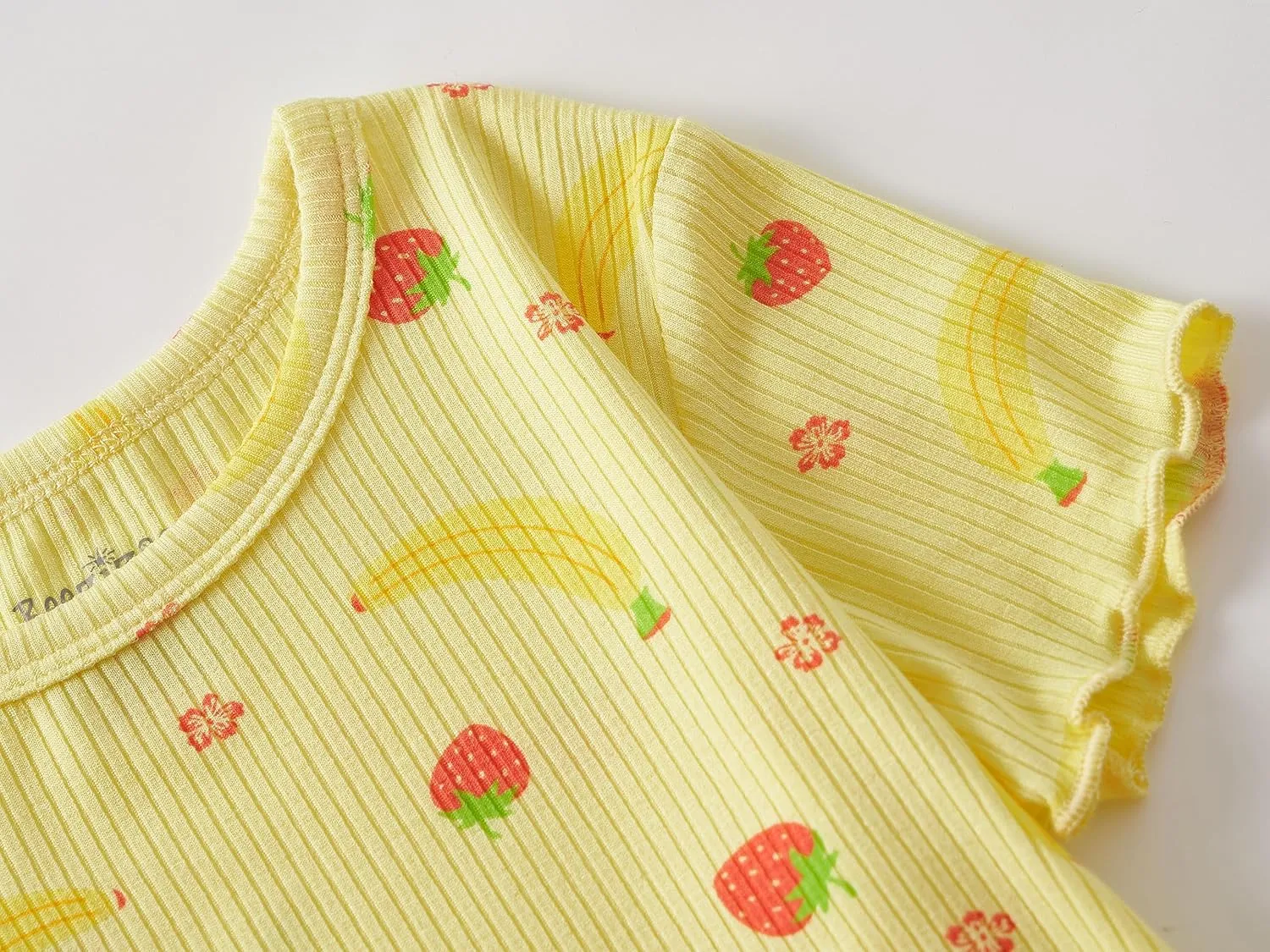 Beezizac Toddler & Little Girls Pajamas Cute Ditsy Floral/Strawberry Fruit Tee & Pants PJ Spring Set Kid Size 2T- 10